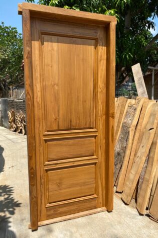 Pintu Panel Kayu