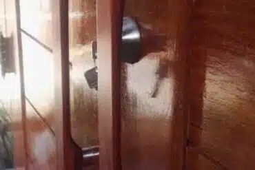 Pemilihan Aksesoris Pintu Kayu Mewah