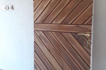 Tips Memilih Pintu Kayu Anti Rayap
