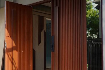 Jual Kusen Pintu Double Minimalis Garis Timbul Kayu Jati 2 Jendela