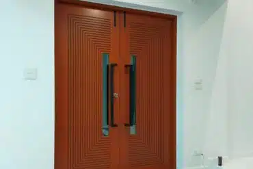 Kusen 2 Pintu Jati Minimalis Garis Kombinasi Panel Kaca: Elegansi dan Fungsionalitas dalam Satu Kesatuan