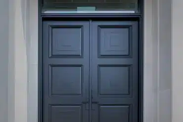 Jual Pintu Jati Klasik 2 Daun dengan Boven Kaca Atas: Pilihan Elegan untuk Hunian Anda