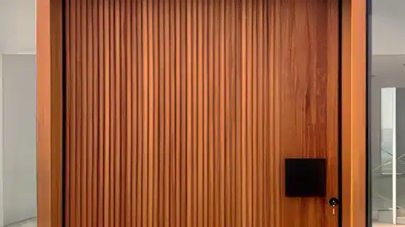 Jual Pintu Jati Minimalis Engsel Pivot 1 Daun: Pilihan Elegan untuk Hunian Modern