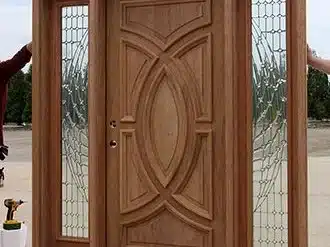 pintu kayu klasik