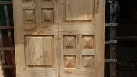 Pintu Kayu Rustic: Pilihan Unik untuk Nuansa Natural